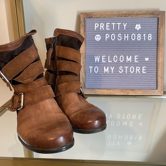 ❌SOLD ❌ Boots - Picture 1 of 6